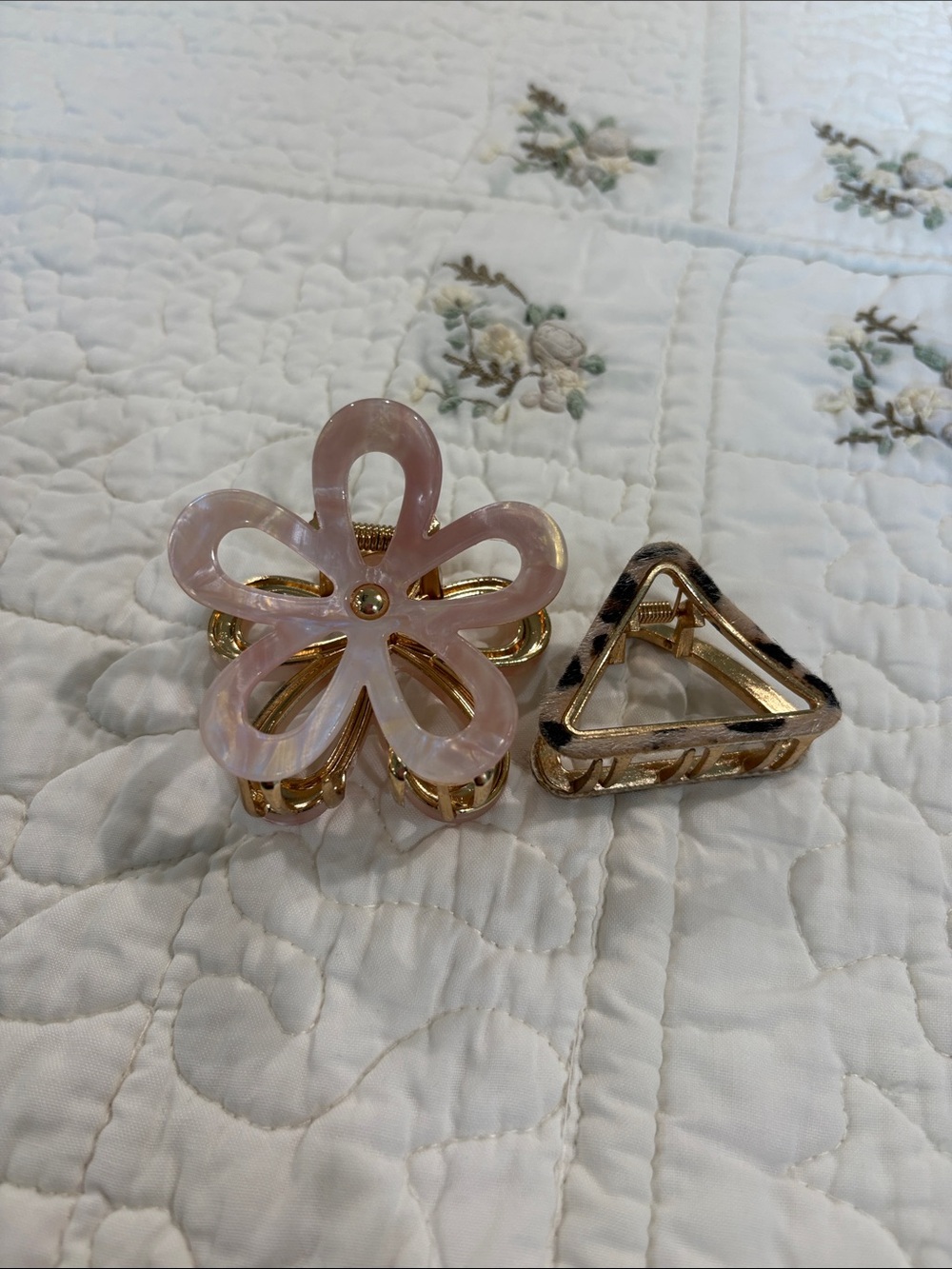 Gold-Tone & Pink Flower Brooch Trio - Women Hair Claw Clips Mother of Pearl